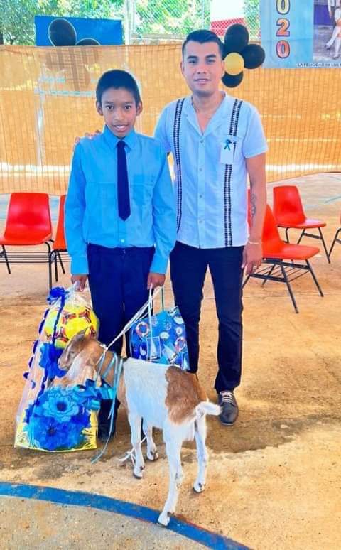 rthur013's tweet photo. — NADIE, absolutamente nadie

* Los Padrinos de Graduación en Guerrero... https://t.co/Xuff3AjGBg