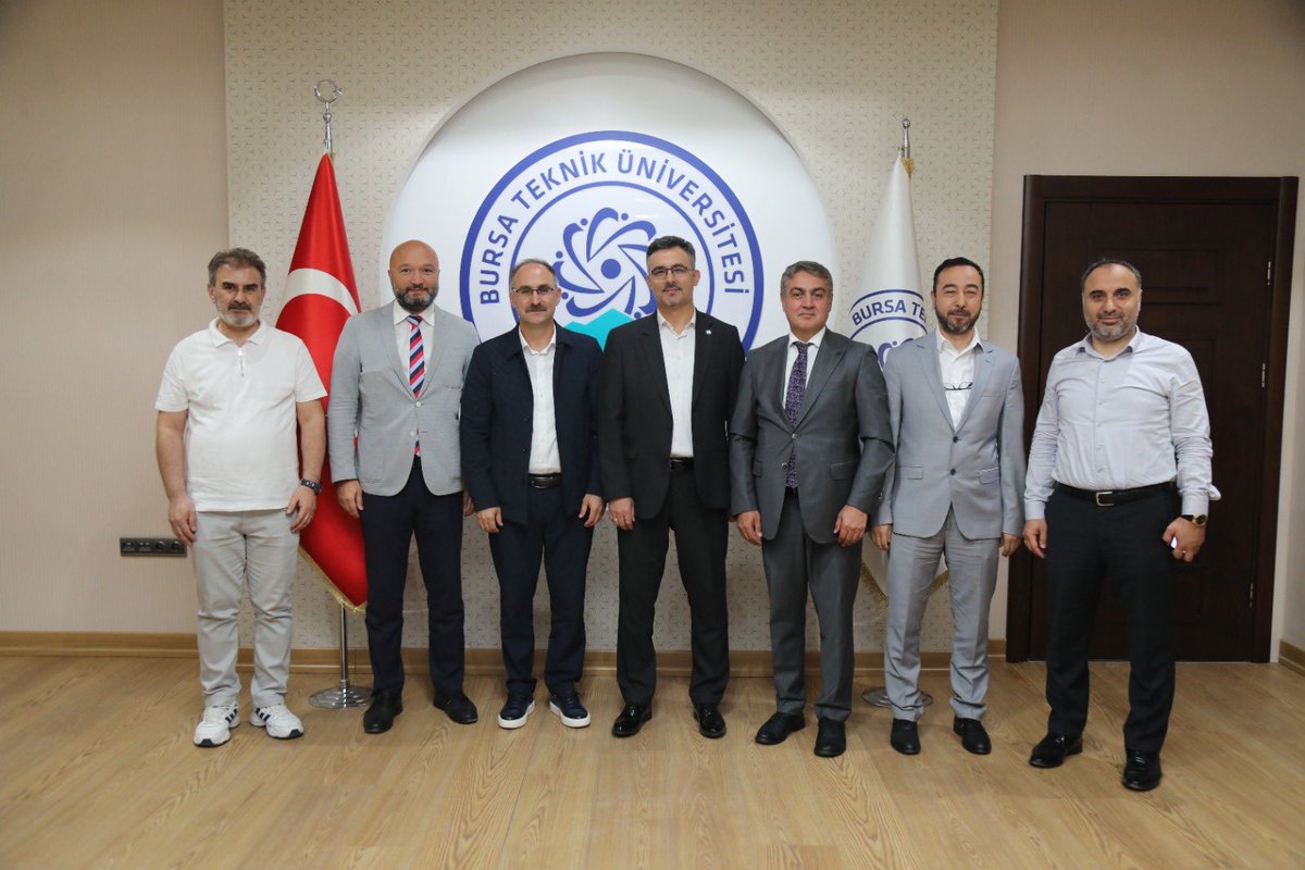 GSB_Bursa's tweet photo. Yatırım İşletmeler Genel Müdürümüz Prof.  Dr. Süleyman Şahin ve Rektörümüz Prof. Dr. Naci Çağlar ile Bursa Teknik Üniversite yerleşkesi içerisinde bakanlığımız tarafından inşa edilen öğrenci yurdumuzun çalışmalarını inceledik. https://t.co/XEUKLb80tw
