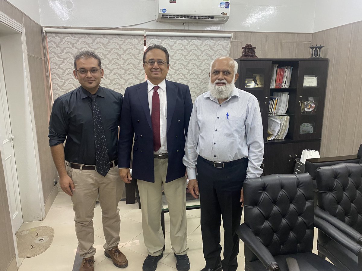 dradilaslam's tweet photo. Went to the University of Child Health Sciences, The Children’s Hospital, Lahore, Pakistan, for a lecture on “Advances in Paediatric Thoracic Surgery”.  It was well received and we are planning long term collaboration. This is one of the largest paediatric hospitals in the world. https://t.co/87MpncuNA5