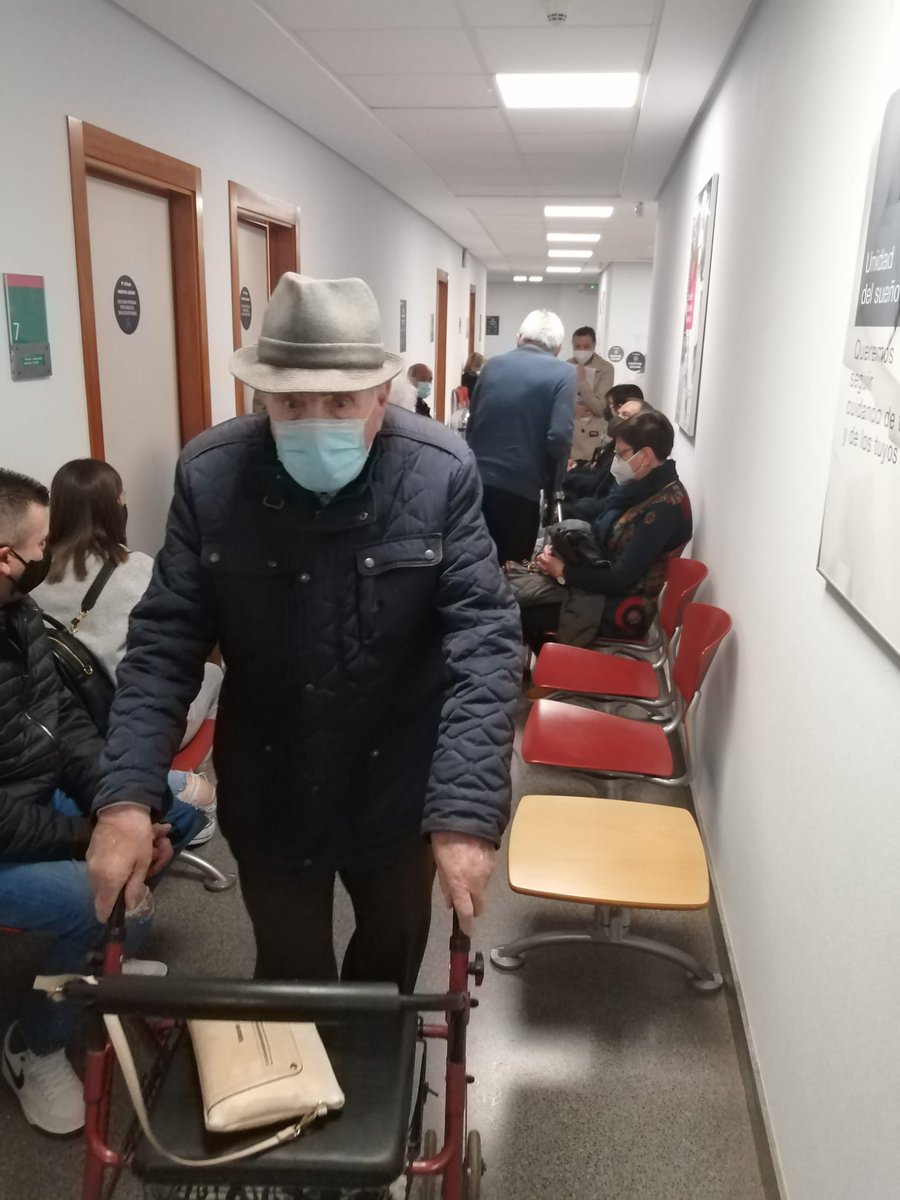 Hace 4 años, un anciano no aparecía en las listas del censo y el presidente de la mesa le sugirió no votar.
Le espetó: "No han muerto miles por mi derecho al voto para que ahora renuncie a él".
Murió hace un año. Era mi padre.
Votaba izquierdas.
Si ibas a abstenerte, vota por él: