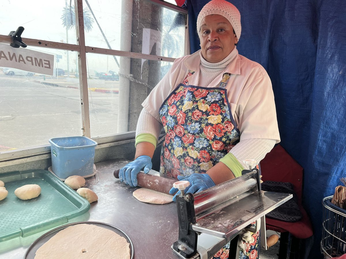 cviola2's tweet photo. LAS TRADICIONES 🇺🇾

“Tortas fritas” de autor:

Ana y Manuel, madre e hijo sanduceros, amasan todos los días en PAGOLA esq. BENITO BLANCO y fríen en aceite vegetal.

Llegan de Toledo sobre las 13:30 y están hasta 18:30 (L a V).

El martes 18/7 estarán abiertos.

#Emprendedores https://t.co/vfavMGme5n