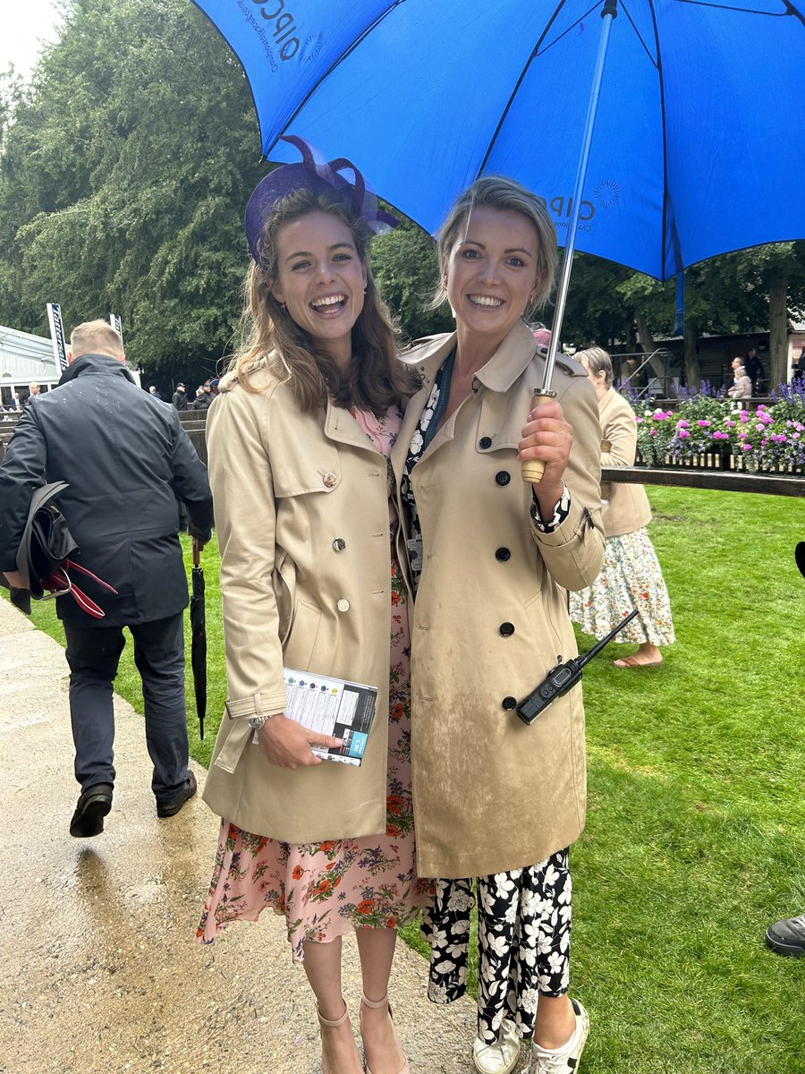 Permanent coat holders for @HollieDoyle1 and @OsborneSaffie ☔️ If the shoe fits aye @Rosie_Tapner 🙏🏼😂 @Boodles July Festival 2023 day 2!