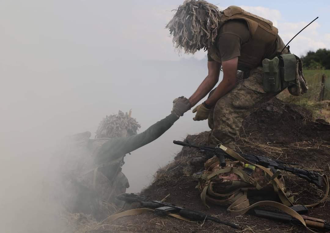 GeneralStaffUA's tweet photo. 🇺🇦🇺🇦🇺🇦
Служба зв’язків з громадськістю 71 окрема єгерська бригада Десантно-штурмових військ ЗС України
#stoprussia #ДШВ #ЗСУ #Завжди_Перші #UkrainianAirAssaultForces
#AirAssaultForces #WarInUkraine #RussianAggression
#BattleOfUkrainianAirAssaultForces https://t.co/cAksJzSURW