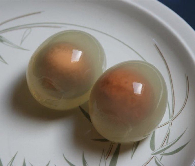 sciencegirl's tweet photo. If penguin eggs are boiled, the albumen does not whiten but remains translucent this is because penguin eggs have more of a glycoprotein called penalalbumin which would normally help the eggs survive the cold. 

📸 photo 1: Donald Morrison https://t.co/dOP00w520B