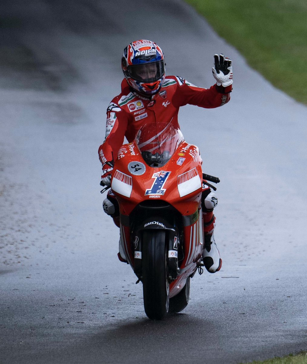 Things you love to see: Casey Stoner on a Ducati 🤩🔴

#MotoGP