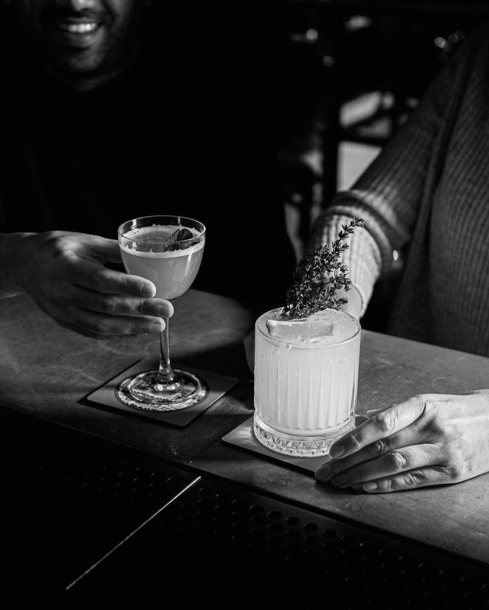 RoopPartap's tweet photo. Life is basically all the stuff you do between that first cup of coffee and that first glass of G&T !!
#cocktails at @colonelsaab 🍸
#WeekendVibes
.📸 Sam Thomas B.
.
#colonelsaab #london #highholborn #holborn #unitedkingdom #uk #finedine #summer #food
#delicious #indian https://t.co/LUM10QWvpl