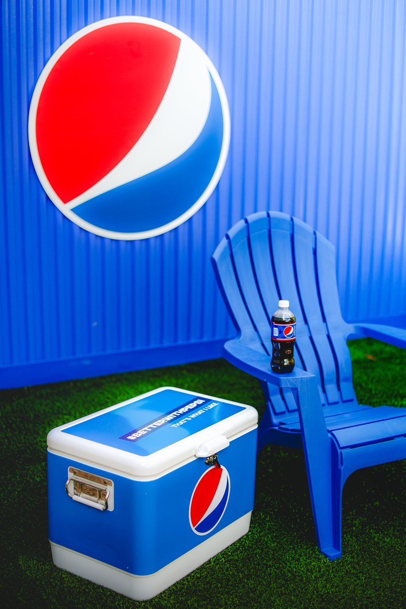 rovan_media's tweet photo. Behind the Scenes promotional photo coverage of a Pepsi / Twisted Tea Live Stream Event hosted by Guy Fieri.
#creativeagency #brandedcontent #promotionalphotography #brandmarketing #behindthescenes #pepsi #twistedtea #livestream #guyfieri #rovanmedia https://t.co/xfCRIlQdOf