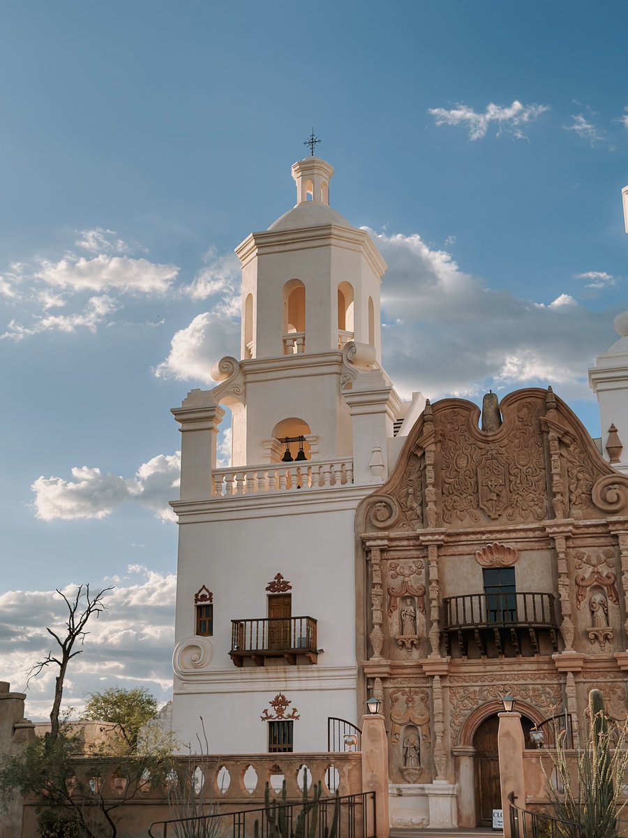 ReneCecena's tweet photo. Misión De San Xavier Del Bac. ⛪️
#church #arizona #tucson #usa @VisitTucsonAZ https://t.co/ClbkbCIqLe