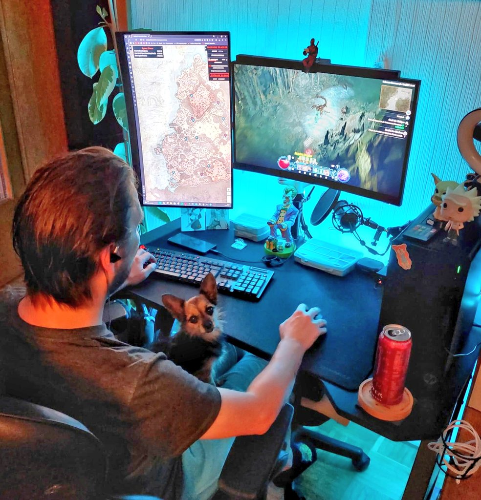 DerBishop17's tweet image. #DiablolV zocken mit Ari
#dogcontent