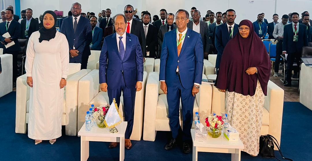 AU_DARBE's tweet photo. H.E #President Hassan Sheikh Mohamoud officially launched the Great Green Wall Initiative of #Somalia to combat #Desertification, #Drought and #ClimateChange challenges on the territory. 
@auggwi
@1_billiontrees
@AfricanUnion 
#GGWI 
#GreenSomalia
 #SoomaaliyaCagaaran
 #COP28. https://t.co/wkWQtm1X0H