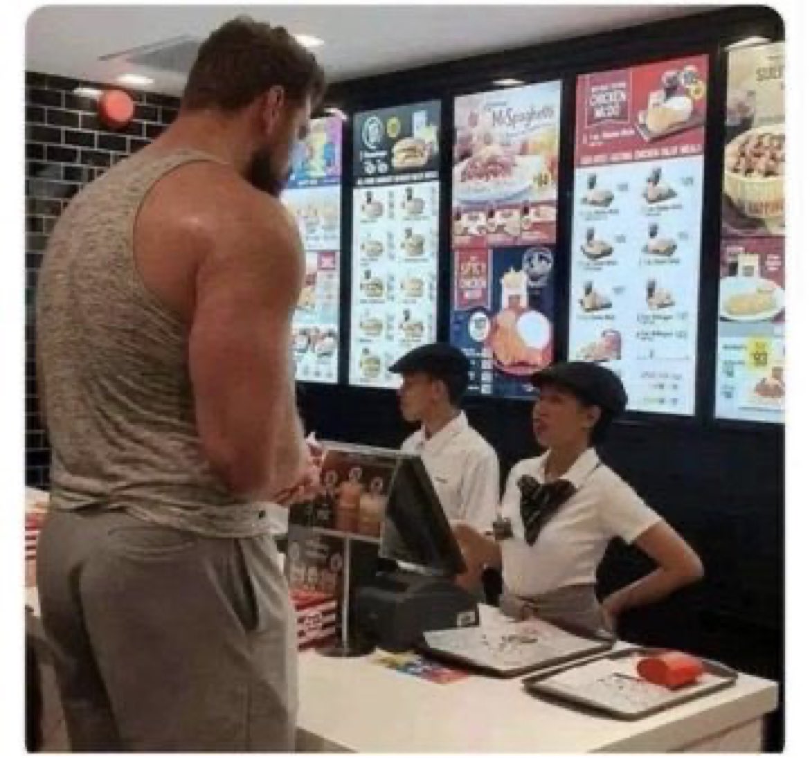 <a href="/choquei/">CHOQUEI</a> - dois baldes de pipoca pfvr 
- pra qual filme sr?
- Barbie