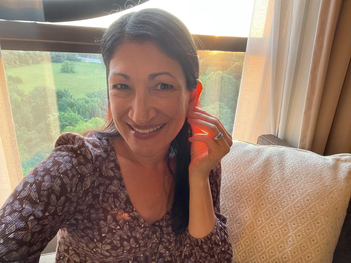 tessatoddmorgan's tweet photo. Feeling anxious? How about a quick vagus nerve mini vacation? Massage your ears from top to bottom and gently pull on your earlobes 💜 this calms your parasympathetic system to help us relax ✔️ #findyourtriessence #stressrelief #Wellbeing https://t.co/neB8VKCgpi