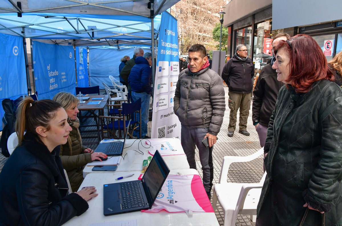 📣Hoy recorrí el operativo de la #JornadaInterministerial en C.A.B.A.

@MinTrabajoAR brindó asesoramiento a vecinas y vecinos en el Programa Fomentar Empleo y nuestros programas de capacitación.