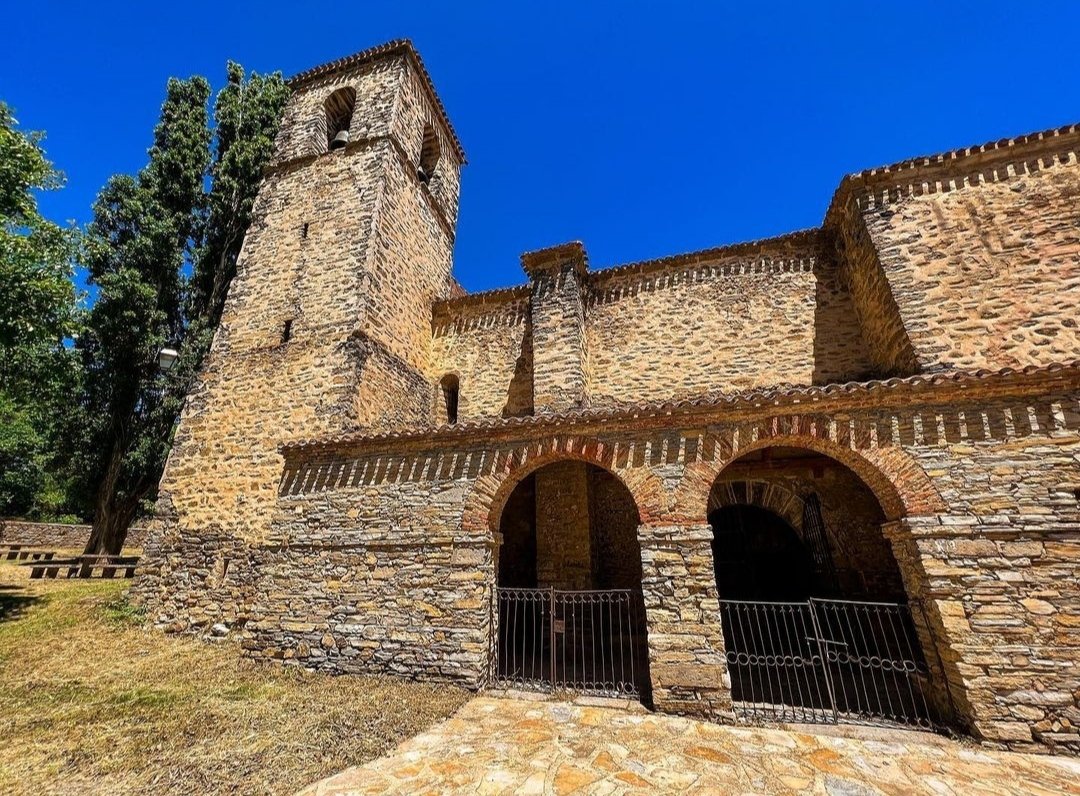 sorianitelaimag's tweet photo. ¡Seguimos descubriendo la belleza de los pueblos de Soria!
Hoy viajamos hasta Diustes para ver la iglesia gótica del siglo XVI de los Santos Justo y Pastor.
📸 @diustes
#Diustes #SoriaNiTeLaImaginas #Soria #NiTeLaImaginas #Turismo #CastillaYLeon #Patrimonio @CyLesVida https://t.co/NXhCwDqQPx