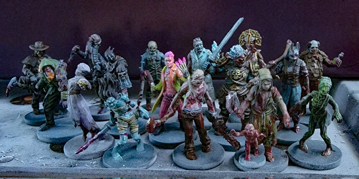 GLightnerMUA's tweet image. Finally finished the KILLERS for my @Level99Games @DeadbyDaylight Board Game (sorry for the blurry pic, my camera hates mini photography). Now on to the SURVIVORS! 

@Behaviour #dbd #dbdboardgame #dbdgame #miniatures #miniaturegames