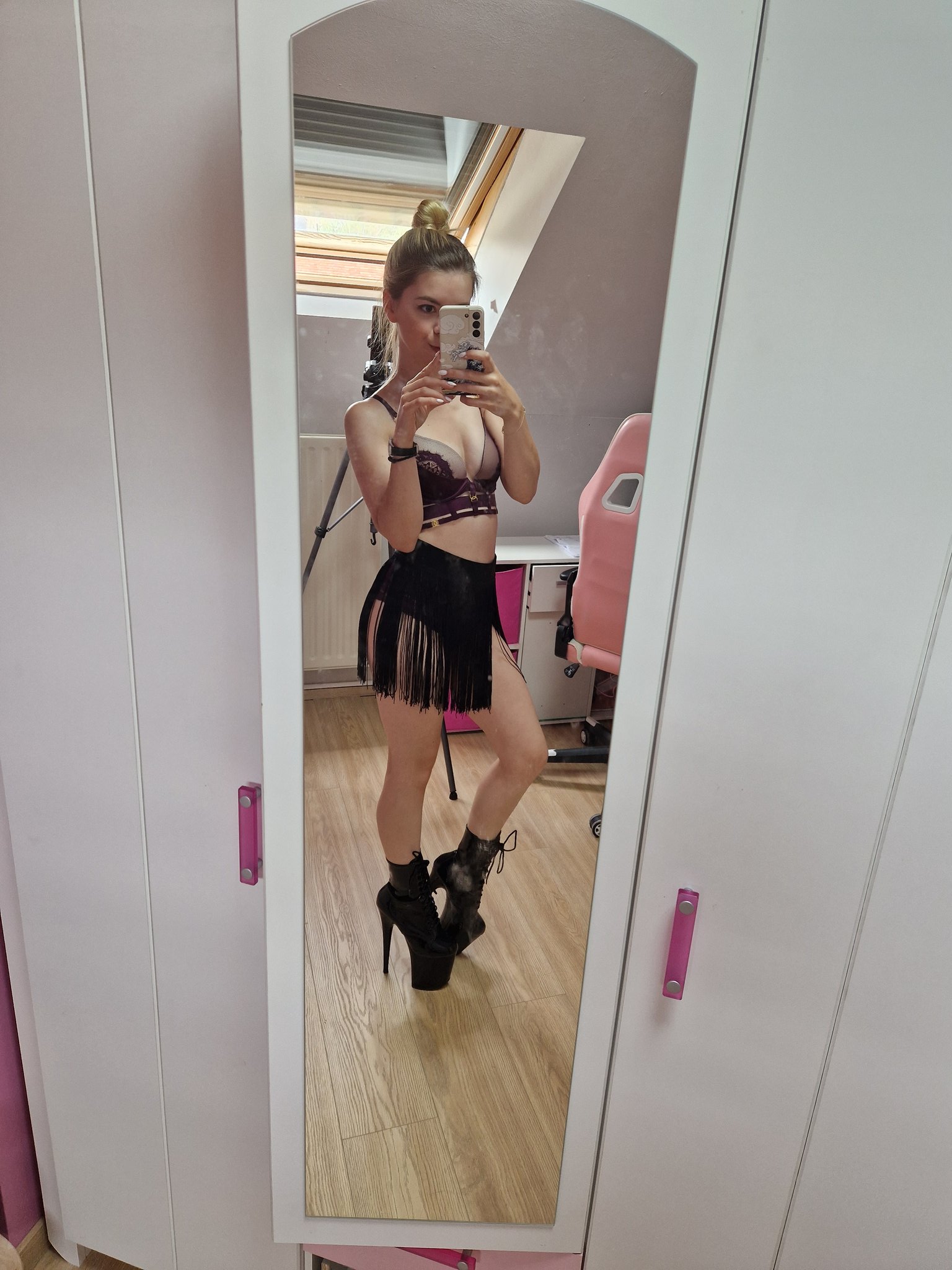 In @sissyjoyce her barbie bedroom... 😈 https://t.co/v5qp49m5DB