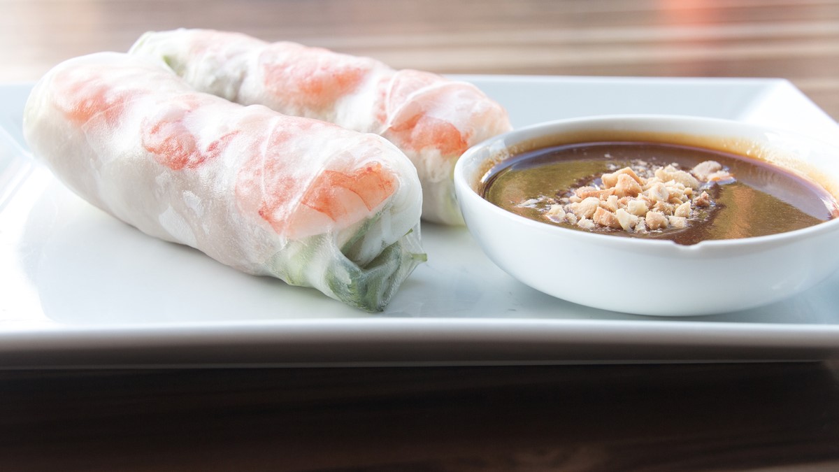 sharphealthcare's tweet photo. With hints of mint and mango, these shrimp rolls are a flavor bomb packed with protein. ➡️ https://t.co/1IeP4862L3 https://t.co/PRpTLe3p28