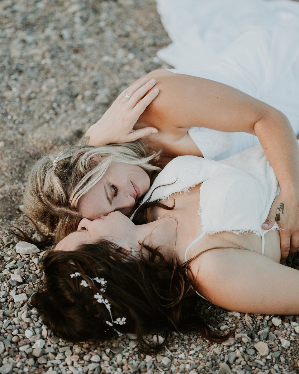 evollgbt's tweet photo. Two brides: Jessie + Jill ππ
Photographer: @shainasterrett πΈ
#lesbianproposal #lgbtproposal #twobrides #samesexmarriage #lgbtwedding #lesbianwedding #lgbt #lesbiancouple #girlswholovegirls #femmelesbian #femmecouple #lesbian https://t.co/47I0Pfxwpt