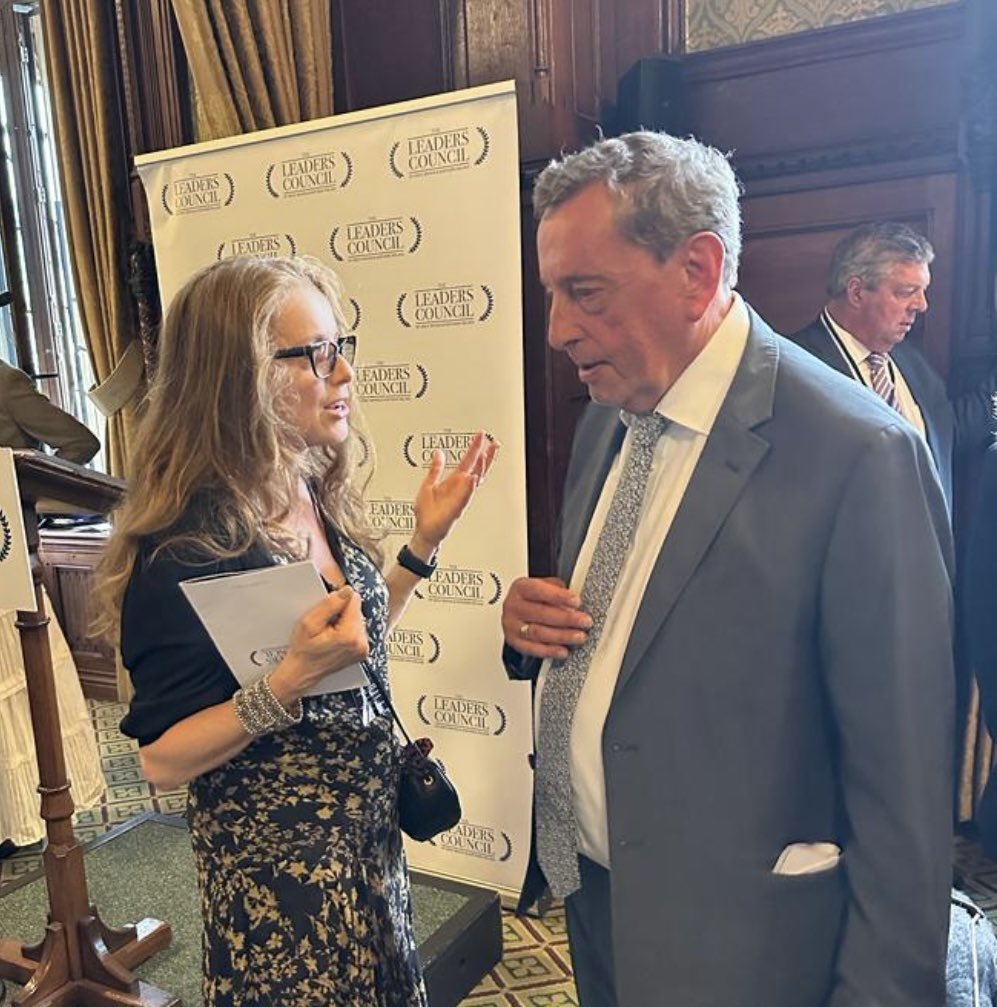 Oh what a night! Thank you <a href="/LeadersGBNI/">Leaders of Great Britain</a> for a super evening with the always charismatic David <a href="/LordBlunkett/">David Blunkett</a> rugby sweetheart <a href="/JonnyWilkinson/">Jonny Wilkinson</a> &amp; all the interesting #leaders in the House! #business #eveningwithjonnywilkinson #LordBlunkett #palaceofwestminster <a href="/HairDev/">Hair Development</a> <a href="/QMUL/">Queen Mary University of London</a> ❤️🤍💙