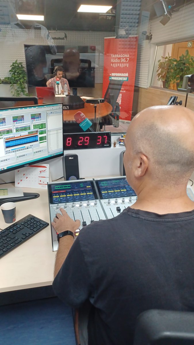 atejedera's tweet photo. Una etapa muy bonita y muy importante en mi vida se cierra. Hoy acabo en @tarragonaradio
Gracias a todos los profesionales que hacen posible esta radio. Ahora nuevos retos🚀
@pepsunye @tereortega @MiguelGonzalez @laurywinslow @blanchainen @Japerez71 @XaviGZ_ @nuripu @roussarimany https://t.co/dlRw1BsBwx