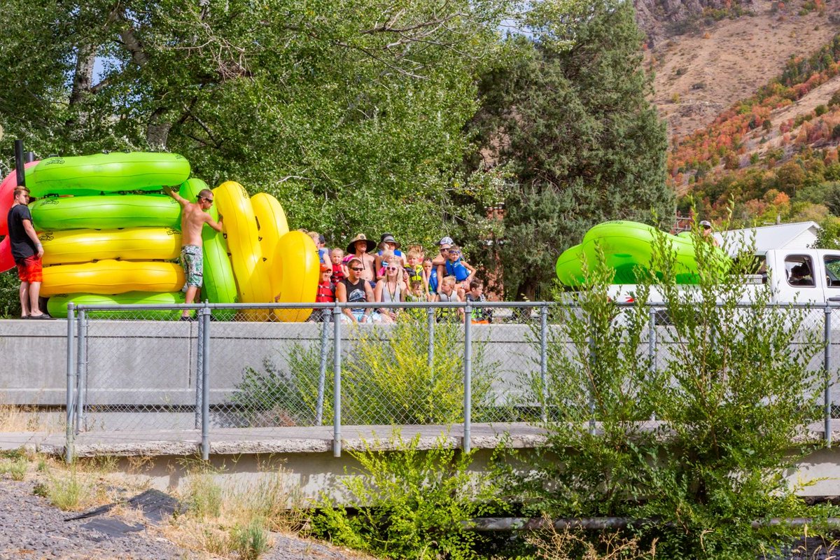 yourlavainn's tweet image. Who needs a crowded water park when you can relax in our therapeutic hot pools? 🌊🧖‍♀️ #LavaHotSpringsInnAndSpa #NaturalRelaxation #HotPools
