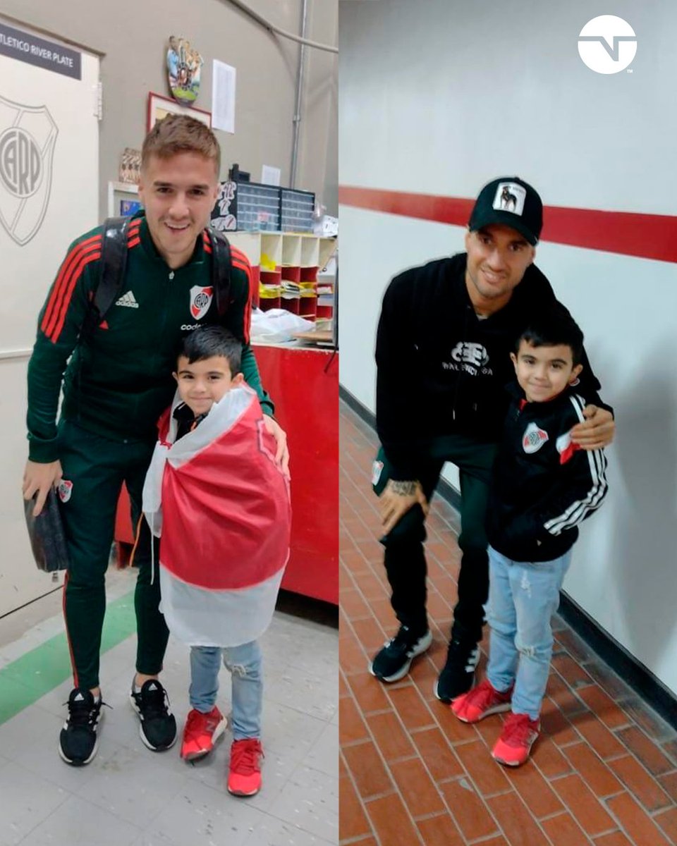 TNTSportsAR's tweet photo. CUMPLIÓ Y CUMPLIRÁ SU SUEÑO ⚪🔴⚪

Santi, pequeño hincha de River, hoy conoció a los jugadores y entrará con ellos mañana cuando el Millonario reciba a Estudiantes de La Plata. https://t.co/MlaINzQ2jq
