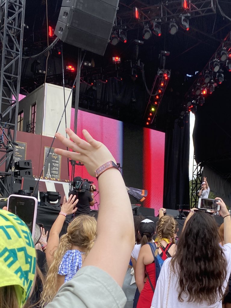 brisversion's tweet photo. Minor started it all <3
From her 9th show ever to stadiums, I am forever proud 🤍🤍#Happy3rdBirthdayMinor @gracieshq https://t.co/b0nyf6ZRHy