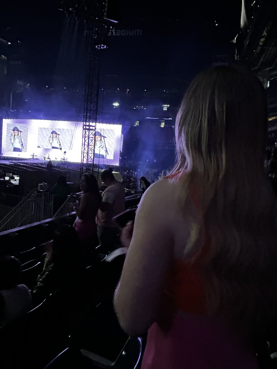 brisversion's tweet photo. Minor started it all <3
From her 9th show ever to stadiums, I am forever proud 🤍🤍#Happy3rdBirthdayMinor @gracieshq https://t.co/b0nyf6ZRHy