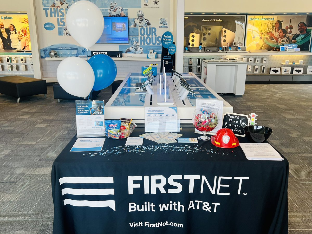bryanawill24's tweet photo. Thank you bunches to @ksusig @Megan_NTX for stopping by shooting hoops, sharing laughs, gems and spreading amazing energy with team Eldorado!!! #Allinone offer is here!@LifeAtATT @NTX_Market @dbustamante1210 @EricJGraham_ @LynetteMAguilar @JuliaRodzNTX https://t.co/54ru8mjqL5
