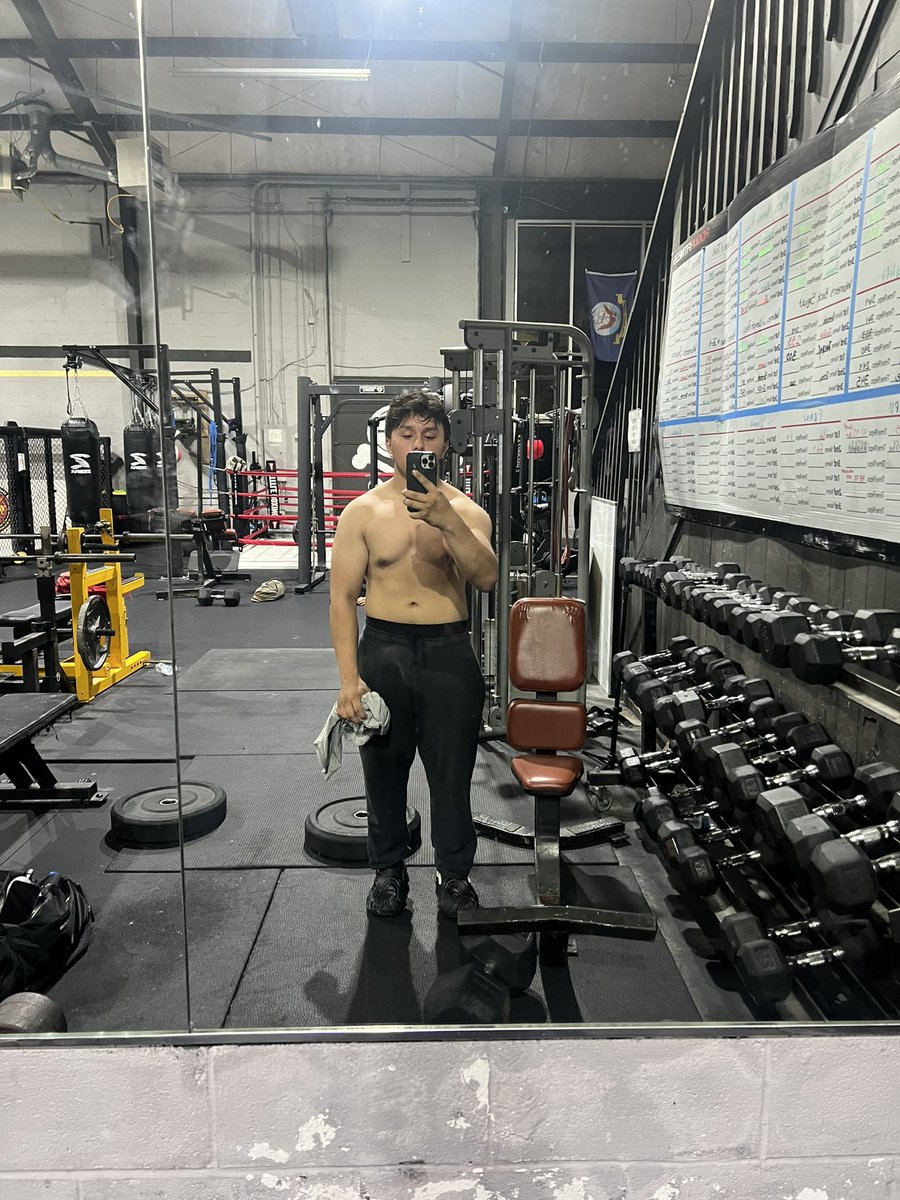 Hit a 330 squat pr 😎