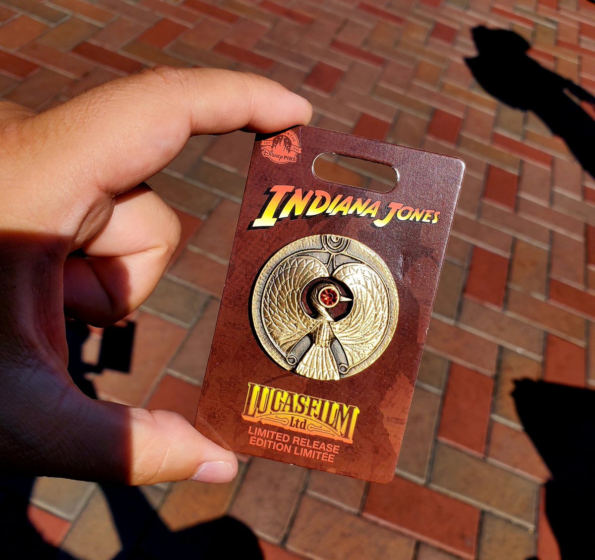 JasonReyes517's tweet photo. Indiana Jones pin grab🤩

From Raiders of the Lost Ark comes the Staff of RA Headpiece pin😍

@SoCal_Brina and I grabbed a few new additions for the collection

#disneyland #Disney #DisneylandPark  #indianajones  #disneypic #disneypincollection  #disneypin #disneypins https://t.co/kWXdbEM6Wq