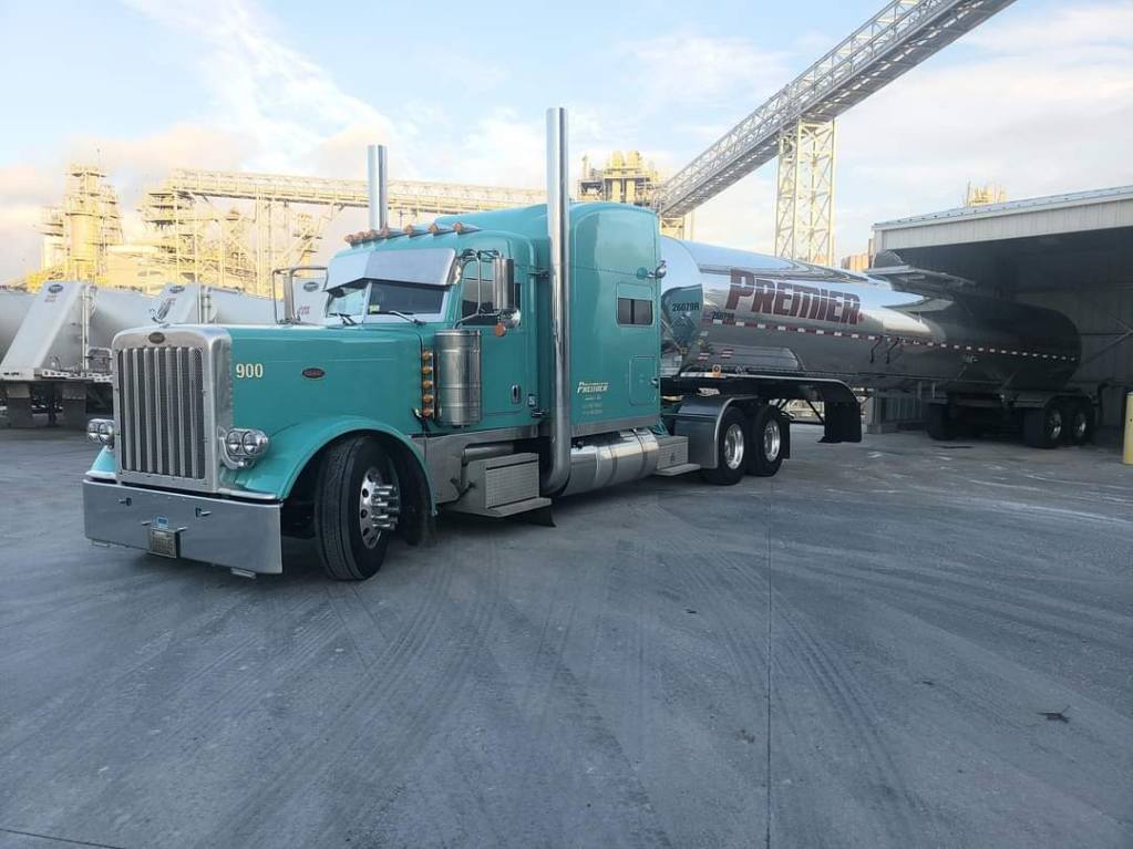 Sunrise to sunset, trucking isn't just a career, it's a lifestyle. And we wouldn't have it any other way!
Thanks Gord W for the tag! Tweet us YOUR photos for
your chance to be featured on our page.
#ThankATrucker #truckdriverswanted #truckdriver