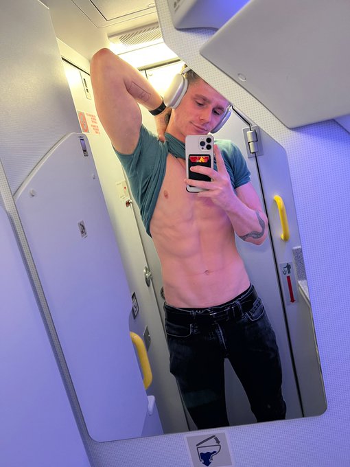 ✈️✈️✈️ https://t.co/NthXpiMaDY