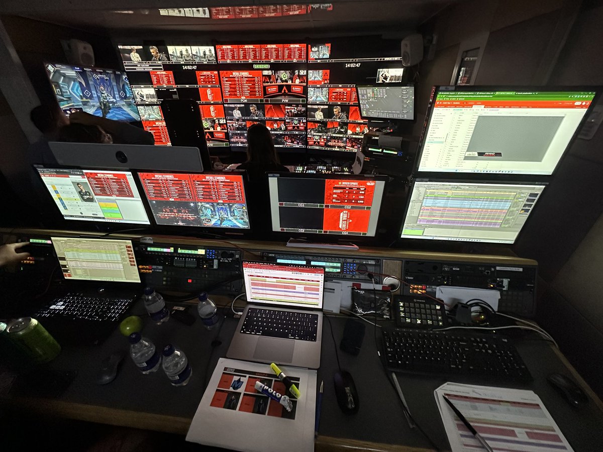 ben_de_mont's tweet photo. @AdmFergy on my left and @StormBroadcast on my right. All of us here  at the ALGS Playoffs under the Mix Effect Media banner with GFX big dog Jordan Allen https://t.co/TUnHIcSDsf