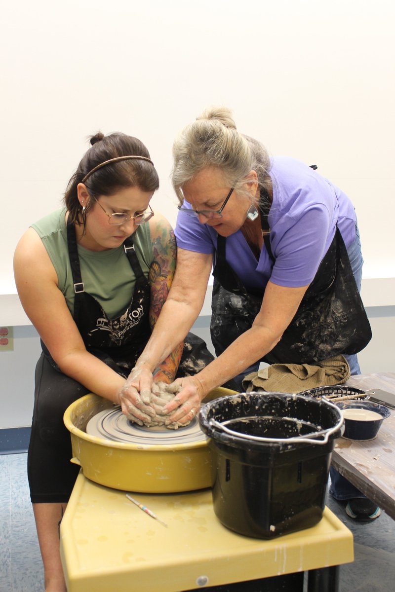 AppletonMuseum's tweet image. Register now for our summer wheel-throwing classes for adults! We have two 6-week sessions beginning on Saturday, August 12. The morning session is 10 a.m.-12:30 p.m. and the afternoon session is 2-4:30 p.m.
Register here: cffoundation.wufoo.com/forms/p10jusvm…
#OcalaArt #ceramics #ocalaPottery