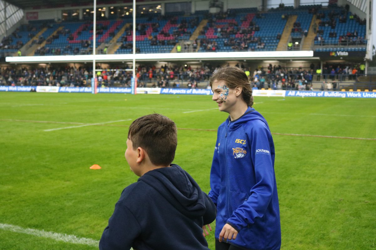 RugbyLeeds's tweet photo. Tonight we had the honour of welcoming our Junior PDRL team to take part in a pre-match training session ahead of this evening’s kick off!🤩

A massive thank you to our very own Tom Kaye, who does an amazing job week in, week out, to train our young superstars🦏 https://t.co/AvgHaATO8V