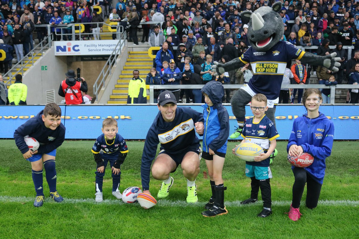 RugbyLeeds's tweet photo. Tonight we had the honour of welcoming our Junior PDRL team to take part in a pre-match training session ahead of this evening’s kick off!🤩

A massive thank you to our very own Tom Kaye, who does an amazing job week in, week out, to train our young superstars🦏 https://t.co/AvgHaATO8V