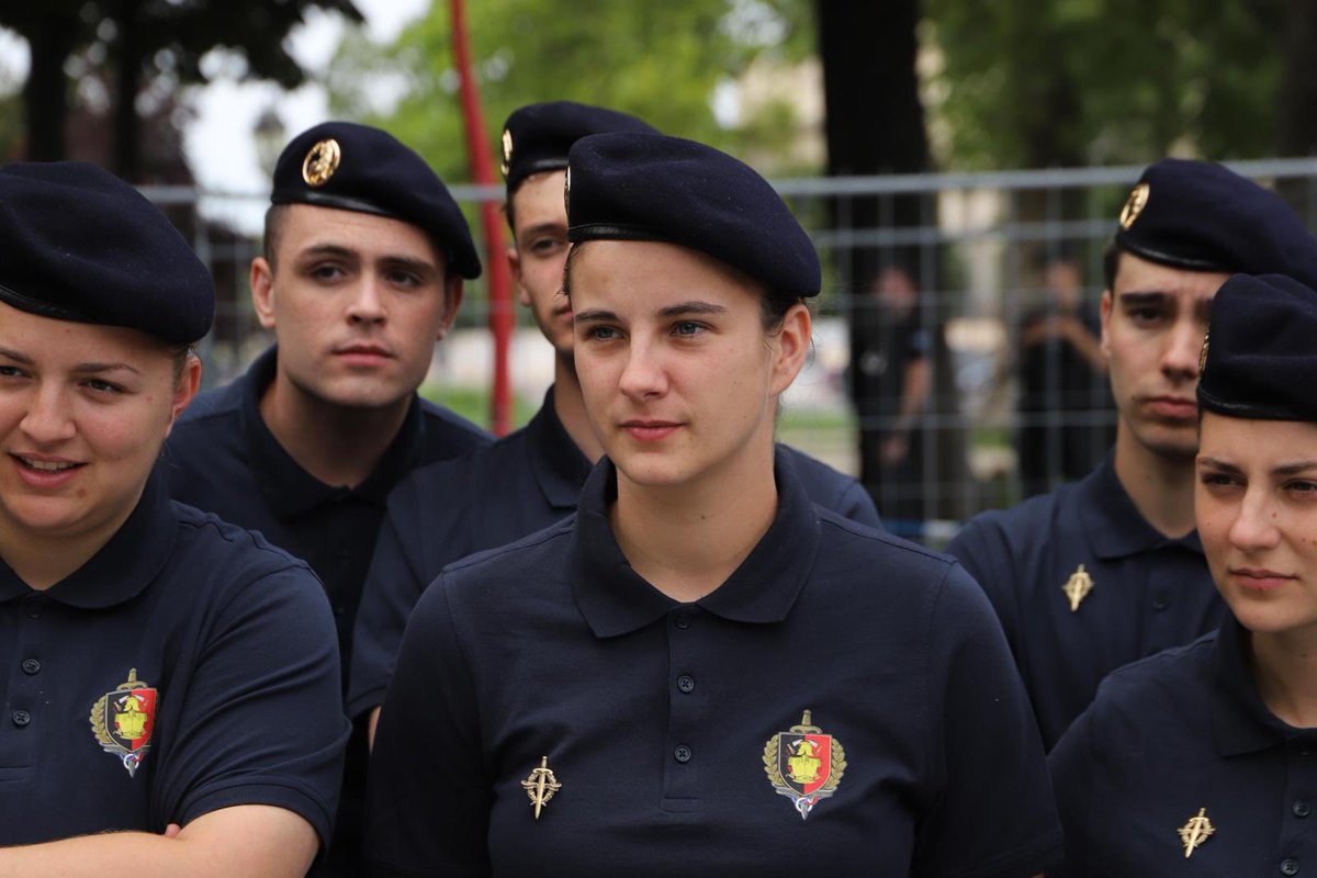 riisc_1's tweet image. 👊 Les jeunes de la préparation militaire d’initiation à la Défense nationale, réalisée conjointement entre l’#UIISC1 et nos camarades des @PompiersParis, terminent leur formation en assistant au défilé du #14juillet à #Paris et en découvrant les stands de nos #militaires. 🧑‍🚒🇫🇷