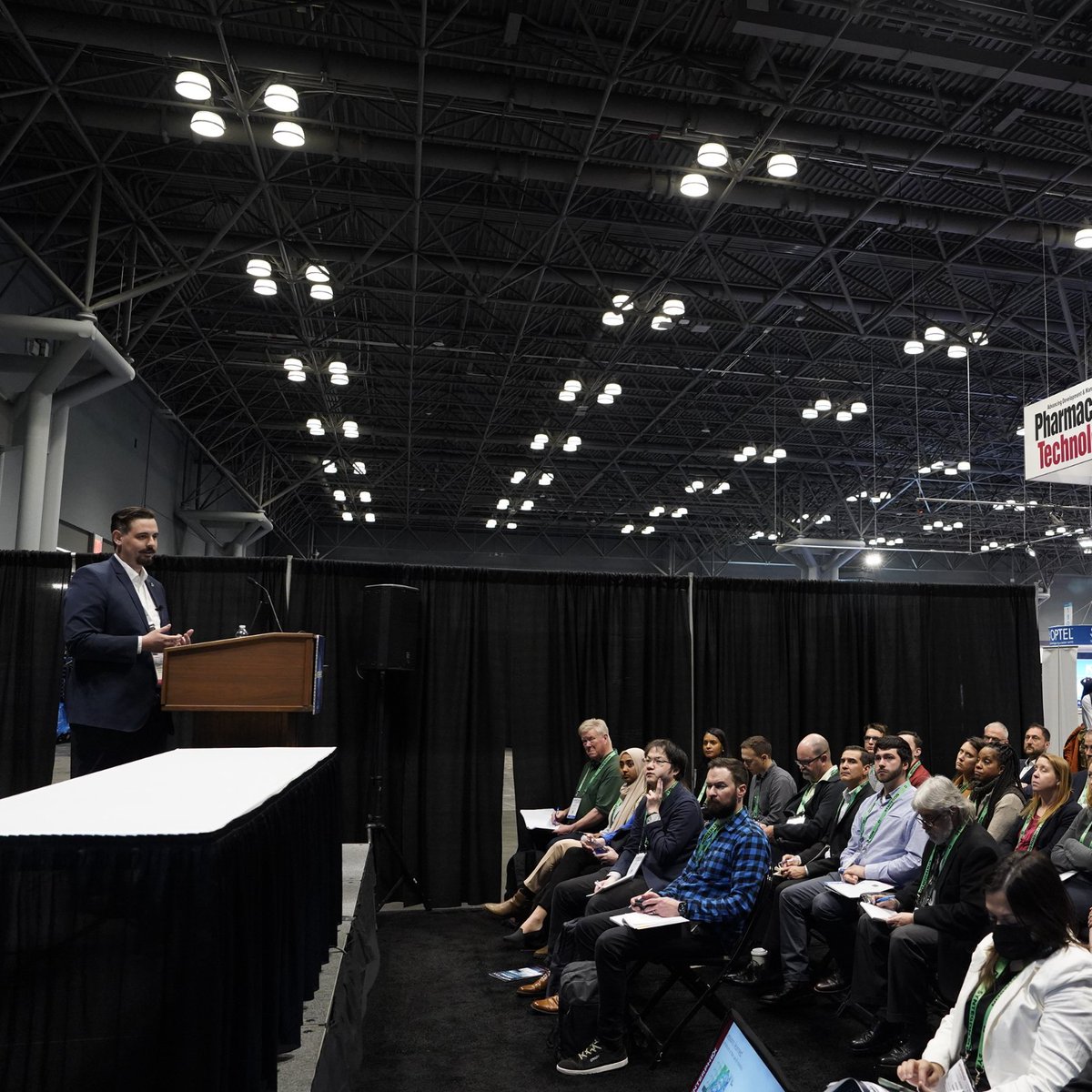 INTERPHEX's tweet image. Unlock a world of #pharma expertise and #knowledgetransfer! 🔓 

Immerse yourself in our on-demand education sessions from #INTERPHEX2023, featuring leading experts covering a diverse range of topics from #compliance to #formulation. We have you covered: bit.ly/45pfHqp