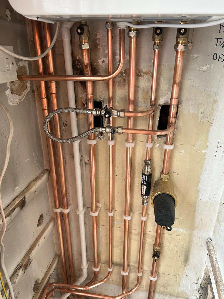 The_RyGroup's tweet photo. Another day, another new #WorcesterBosch combination boiler installation. This was a conversion from a conventional boiler along with a new gas pipe upgrade. We fit ALOT of boilers, thousands of boilers! #Gas #RyGas #Ry #RyGroup #RySparks #RyBuild #Plumbing #Heating #Electrical https://t.co/IAM0P8QJik