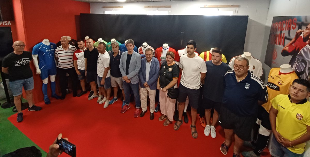 🏆Tots junts, molt millor!

🤹‍♂️ Demà us oferim el sorteig del Torneig 'Ciutat de L'Hospitalet', on participaran 13 clubs de #LHospitalet  en categoria masculina i femenina.

#TCLH23 #FutbolLH