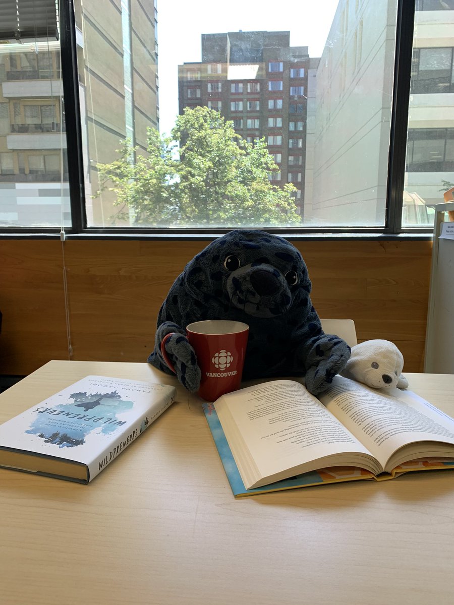 vivluk's tweet photo. New coworker’s settling in https://t.co/xD53CR17TP
