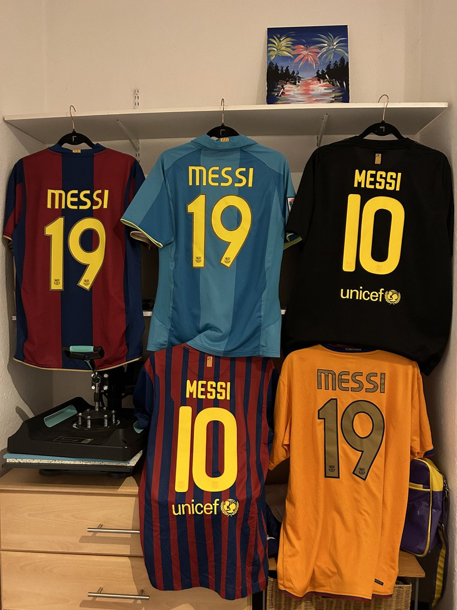 FreshPrintsofF1's tweet image. Good grief that’s a lot of Barca. Drink it in Culers…

All available @footballshirts101 

#football #barcelona #nike #footballshirt #footballshirtprinting #vintage #kit #fcb #blaugrana #messi #barca #futbol