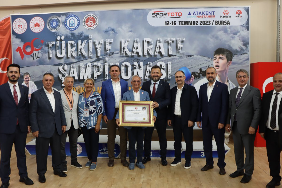Türkiye Büyükler Karate Şampiyonası ve milli takım seçme müsabakaları açılış seremonisini gerçekleştirdik.

Naim Süleymanoğlu Spor Kompleksinde 16 Temmuza kadar devam edecek Türkiye Büyükler, Para-Karate, Veteranlar Karate Şampiyonasında 44 ilden toplam 589 sporcu ter dökecek.