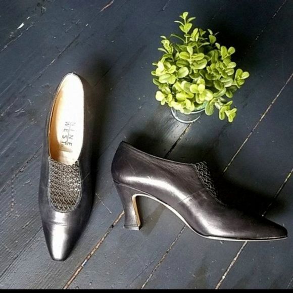 JupiterJPosher's tweet photo. So good I had to share! Check out all the items I'm loving on @Poshmarkapp from @Kaylee07920679 #poshmark #fashion #style #shopmycloset #antoinedesaintexupery #ninewest #pearlizumi: https://t.co/32I5v2D0T5 https://t.co/owknbjdszU