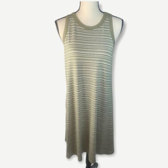 So good I had to share! Check out all the items I'm loving on <a href="/Poshmarkapp/">Poshmark</a> from <a href="/Samro69332272/">Samro</a> #poshmark #fashion #style #shopmycloset #forever21 #vintage #anewday: posh.mk/ghCaudK1qBb