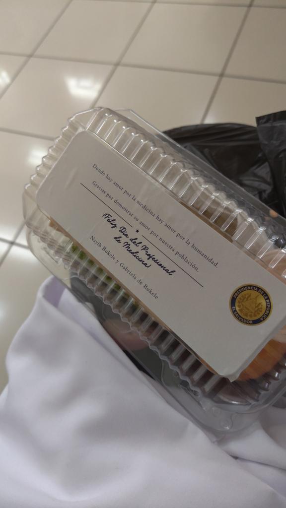 pogonyutero's tweet image. Feliz día del médico, pero ya van casi 2 meses y siguen atropellando el derecho al trabajo y educación de una doctora residente y una doctora interno, ya es tiempo que les den una resolución @SaludSV @FranAlabi