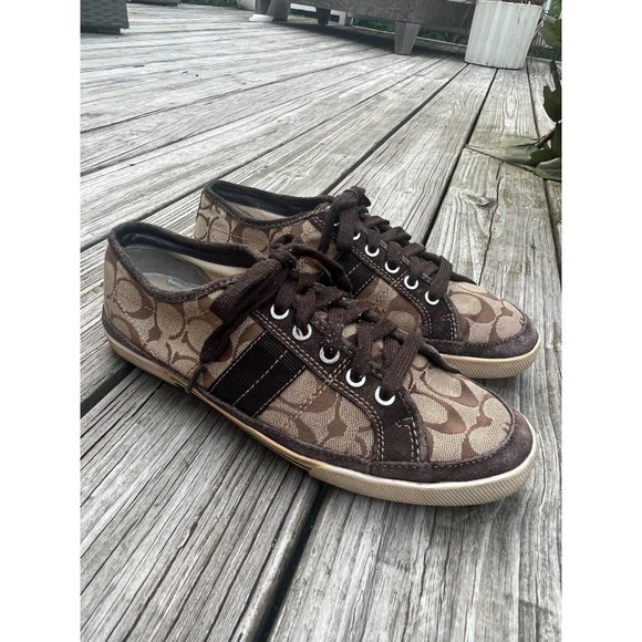 So good I had to share! Check out all the items I'm loving on <a href="/Poshmarkapp/">Poshmark</a> from @JASCHUELLER18 #poshmark #fashion #style #shopmycloset #trinaturk #forever21 #coach: posh.mk/t4BHXgN1qBb