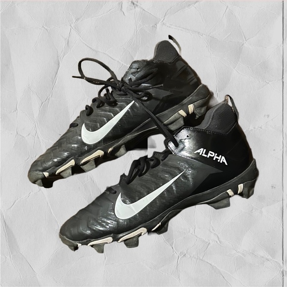 So good I had to share! Check out all the items I'm loving on <a href="/Poshmarkapp/">Poshmark</a> from <a href="/tibke_erin/">Erin Tibke</a> <a href="/Tesia580/">Tesia</a> #poshmark #fashion #style #shopmycloset #levis #missguided #nike: posh.mk/Zdbk0pN1qBb