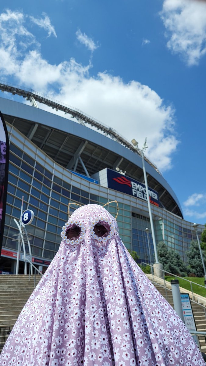 TaPramen's tweet photo. Doing a thing in Denver today.  @taylorswift13  #TaylorSwiftTheErasTour https://t.co/BRYAyK5JIO